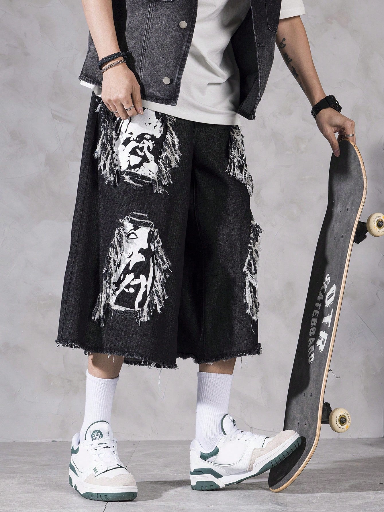  Grunge Punk Men'S Personality Print Ripped Denim Capri Pants for Daily Wear, Spring/Summer