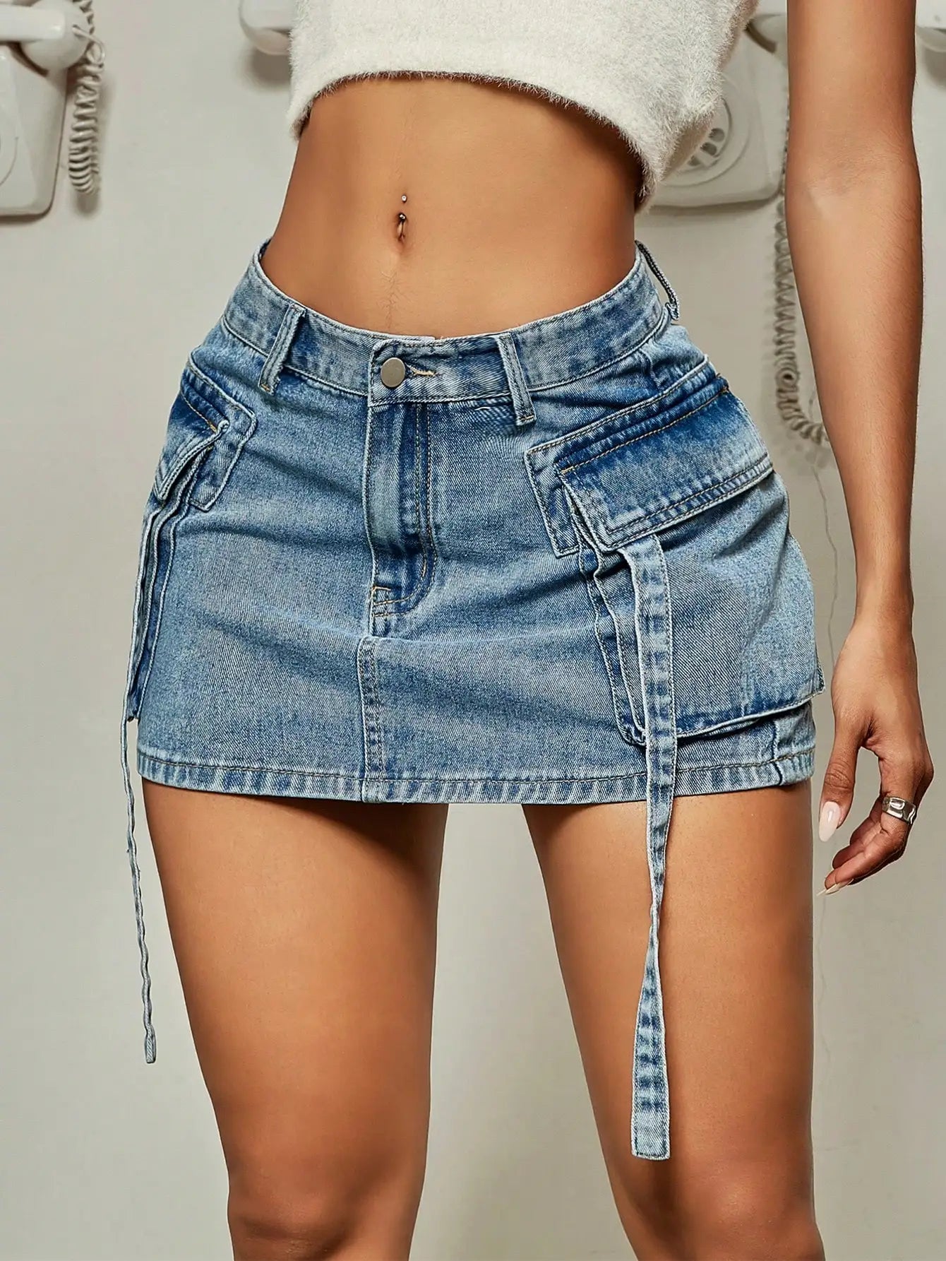 REiNaDMuErTe 2023 Trendy Street Tooling Style Flap Pocket Ribbon Details Slim Workwear Denim Mini Skirt High Street Clothing